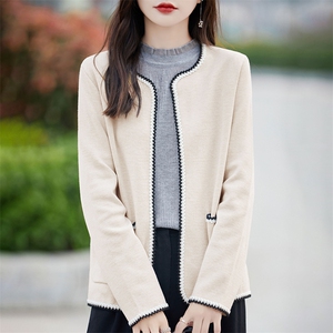 秋冬款小香风拼色圆领精纺羊毛开衫女花边带兜长袖针织羊毛衫外套图片