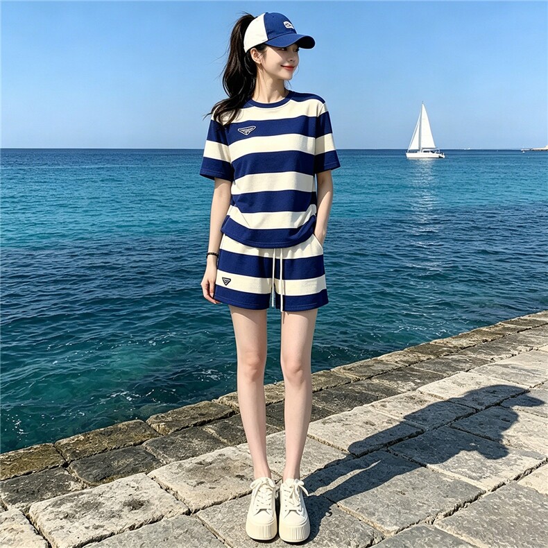 潮流休闲时尚运动套装女夏季新款洋气减龄圆领短袖休闲短裤两件套图片 潮流休闲时尚运动套装女夏季新款洋气减龄圆领短袖休闲短裤两件套图片
