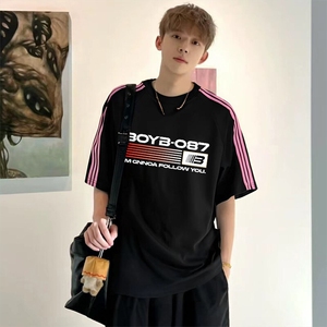 抖音得物品质二开240克宽松纯棉美式潮牌印花三条杠中性风短袖T恤图片