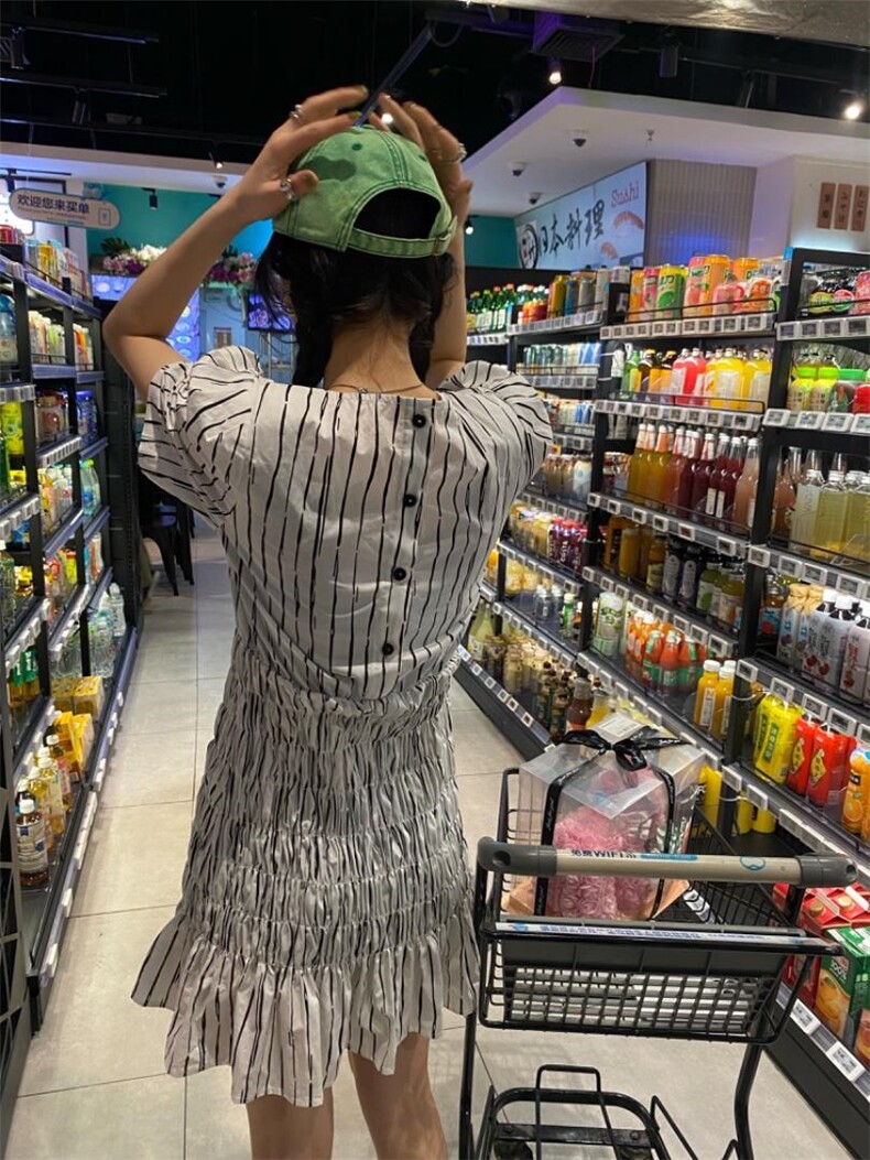 竖条纹褶皱半裙胯大腿粗的福音遮肉时尚辣妹风，女装半身裙，Alissa Lin