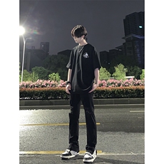 黑色