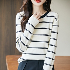 2025秋冬季气质条纹圆领长袖毛衣内搭女韩系时尚撞色针织打底上衣，女装卫衣/绒衫，长今羊