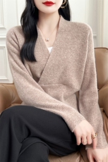 交叉V领短款羊毛衫女2024年秋冬新款时尚优雅，女装羊毛衫，蒙特羊绒