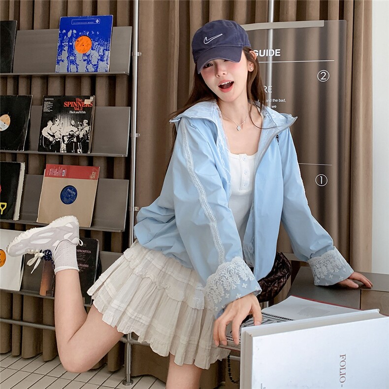现货-2025新款浅蓝色蕾丝拼接连帽防晒衣外套女夏P145-K208图片