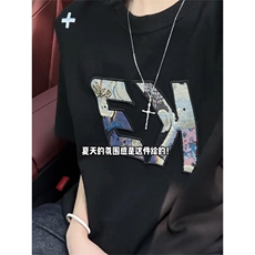 黑色