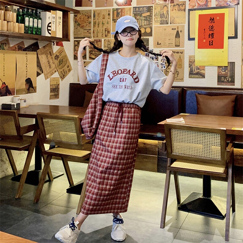 韩系减龄红格子套装裙女夏2025新款字母印花t恤半身格子裙两件套,女装套装/套裙,浙宝220