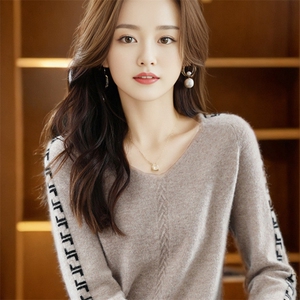 时尚百搭V领长袖针织衫女秋冬季新款显瘦修身短款套头毛衣打底衫图片
