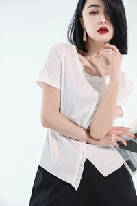 夏款主打色系黑白，百搭神T图片
