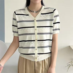 条纹V领短袖上衣女25年夏新款时尚设计感宽松冰丝针织衫套头女T恤图片