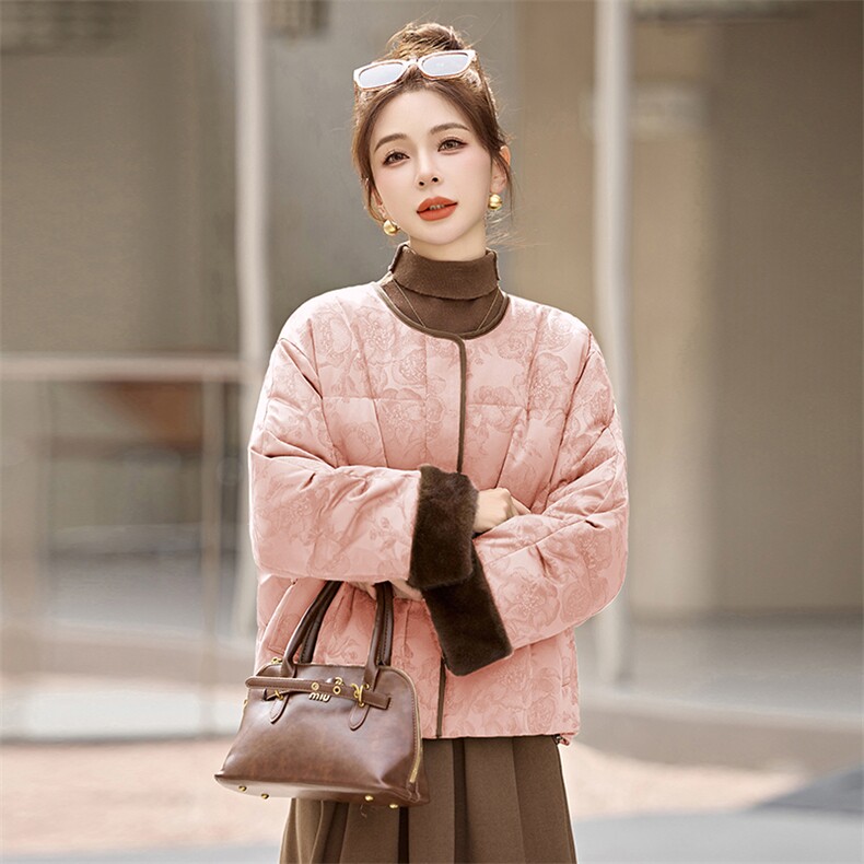 设计感立领拼接羽绒服女2024年冬季新款小个子白鸭绒短款,女装羽绒服,美沁