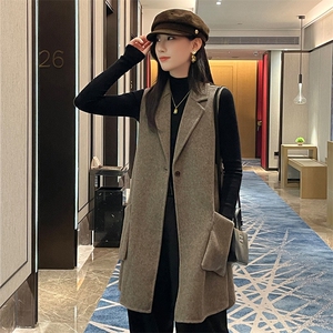 2025年秋季新款百搭女士带兜POLO领一粒扣中长款无袖大衣图片