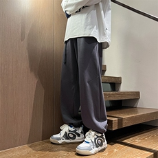 深灰色