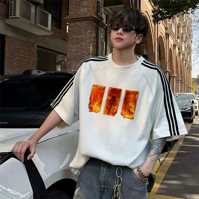 抖音得物品质二开240克宽松纯棉美式潮牌印花三条杠中性风短袖T恤,男装T恤,电商A486
