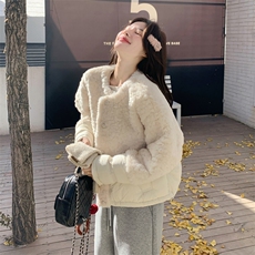 xian货米色羊羔毛拼接90羽绒服2C090-9022-P240-K358，女装短外套，2C090