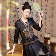 黑色刺绣小衫