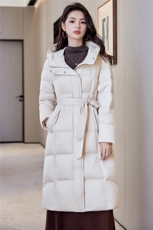 90鸭绒连帽羽绒服女2025冬季新款系带收腰加长款过膝棉袄外套，女装羽绒服，阿舍尔精品
