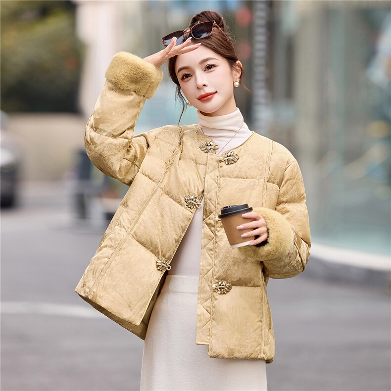 新中式羽绒服女2025冬季新款高级感水貂毛拼接盘扣保暖外套女,女装羽绒服,丽影随形