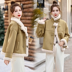 牛角扣皮毛一体羊羔毛加厚外套女2025冬新款保暖鹿皮绒机车服夹克，女装短外套，新感觉