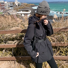 高级感黑色收腰冲锋衣羽绒服女冬2024新款90白鸭绒工装派克服外套，女装羽绒服，2C085