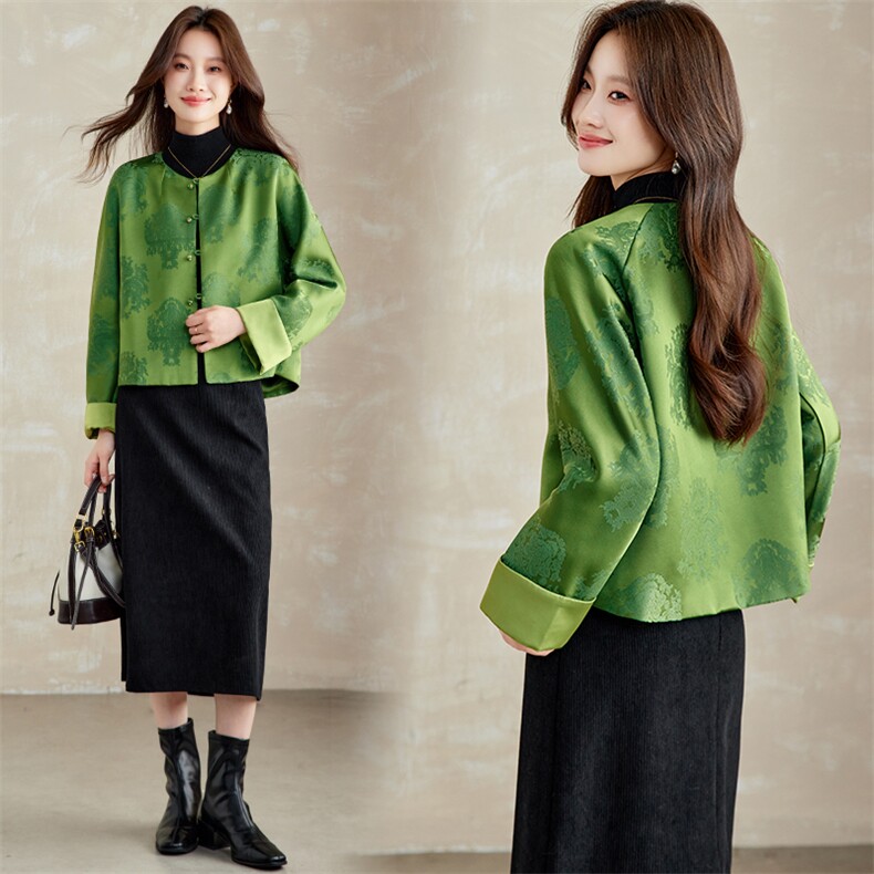 在仓~2025年冬季油丝提花带里布guo风圆领长袖外套单排扣插肩袖，女装短外套，新依时派