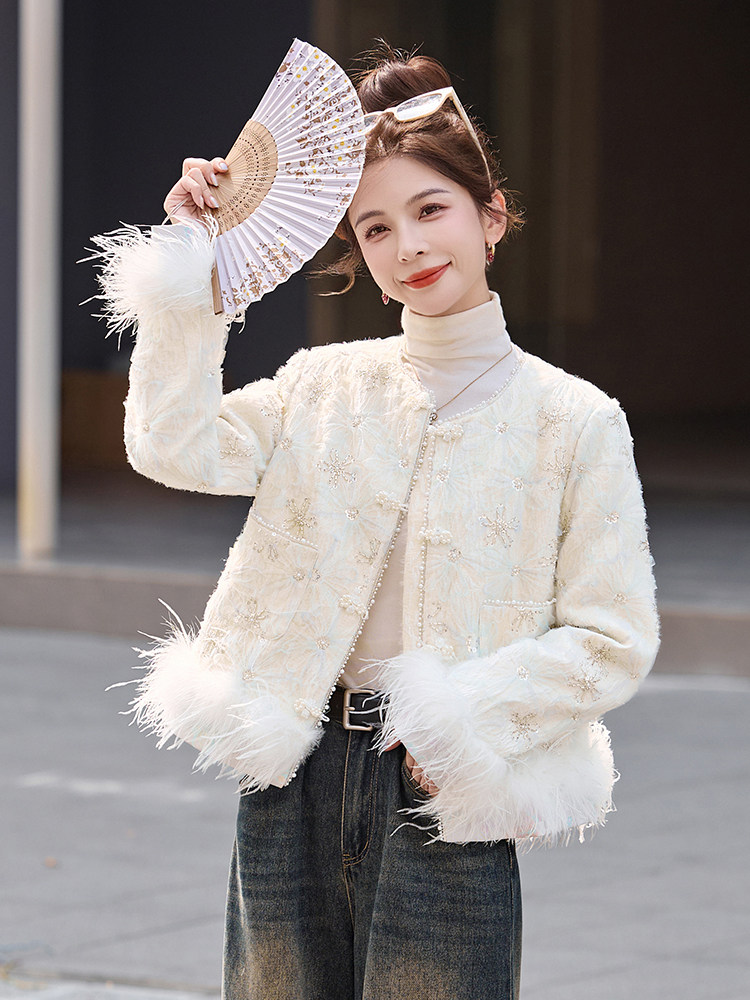 现货，2025年潮冬季真狐狸毛重工刺绣钉珠短款新中式羽绒服新款,女装羽绒服,艾仟回(原伊仟回)