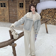 蓝色短款大翻领皮毛一体外套女2024冬新款超好看小个子羊羔毛上衣，女装短外套，2C232