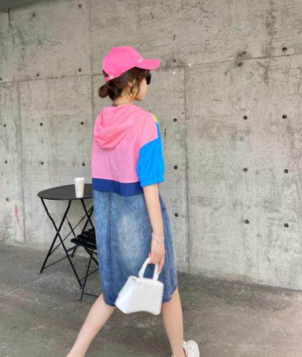 【现货】夏季新款防晒撞色拼接牛仔连帽潮款连衣裙，女装连衣裙，微迪菲