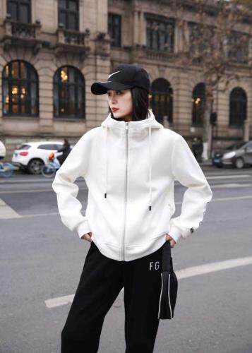春款爱心带帽开衫图片