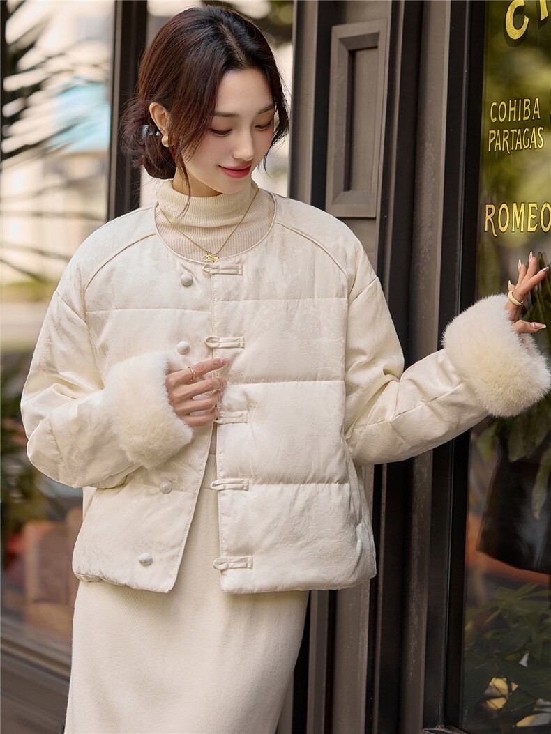2025冬装新款复古盘扣门襟时尚羽绒服外套,女装羽绒服,曼琳思菲