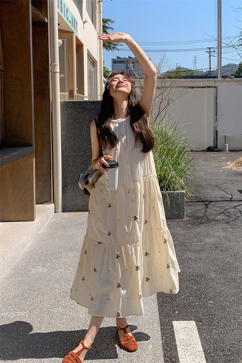 俏皮减龄绣花连衣裙女2025新款夏季高级感减龄超好看设计感连衣裙,女装连衣裙,2C258