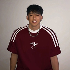 酒红色