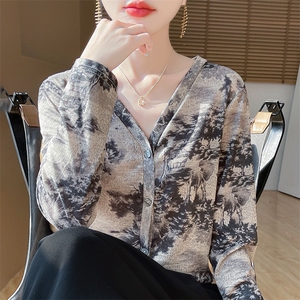 夏季轻薄开衫薄款外套长袖披肩空调防晒宽松女针织衫V领毛衫图片