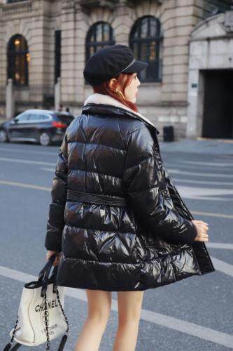 2021冬款上新拼羊羔绒领收腰设计90白鸭绒羽绒服，女装羽绒服，红雀纺