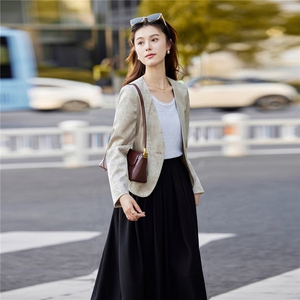 时尚气质小香风外套女春秋2025新款小个子修身显瘦减龄V领短上衣图片