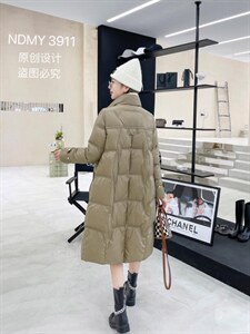 90白鸭绒长款羽绒服图片