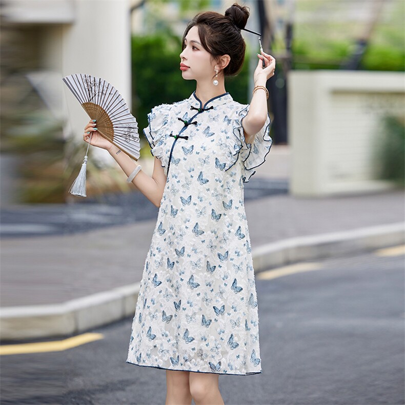 新款2024年时尚新颖新中式蝴蝶连衣裙复古盘扣荷叶袖中长裙子,女装连衣裙,冬木谷雨