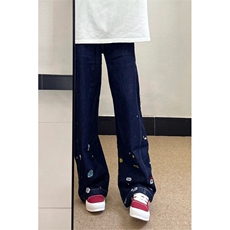 深蓝色