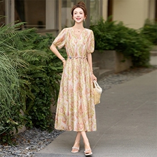 法式V领碎花连衣裙女2025夏新款波西米亚风优雅浪漫气质收腰长裙，女装连衣裙，魅丽静蓝