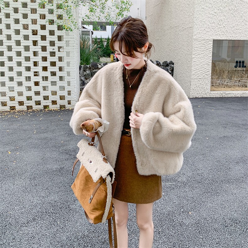 奶茶色V领仿兔绒外套女秋冬2025新款短款毛毛棉服上衣毛绒绒爆款,女装皮草,慧峰