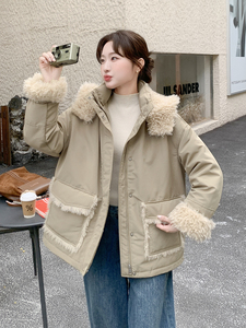 浅豆绿羊羔毛内胆羽绒派克服2B138-809-P270K400图片
