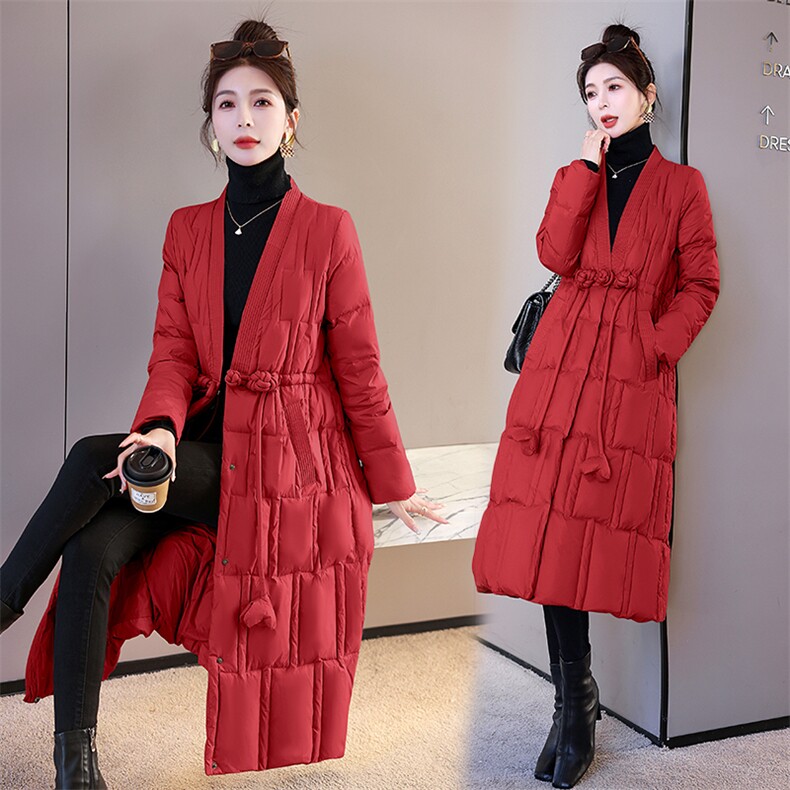 2024年冬季新款时尚设计感显瘦A型长款过膝V领复古盘扣羽绒服,女装羽绒服,卡杰菲