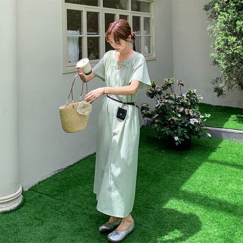 慵懒氛围感度假风连衣裙2025夏季新款韩版浅绿色系带泡泡袖中长裙,女装连衣裙,2C159
