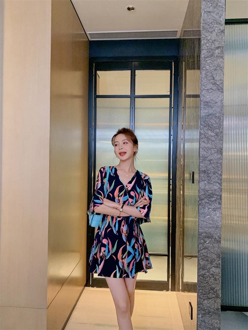 夏季新款连衣裙，女装连衣裙，早颜