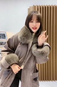 2021冬季女可拆卸内胆獭免毛狐狸毛领袖口中长款派克服图片
