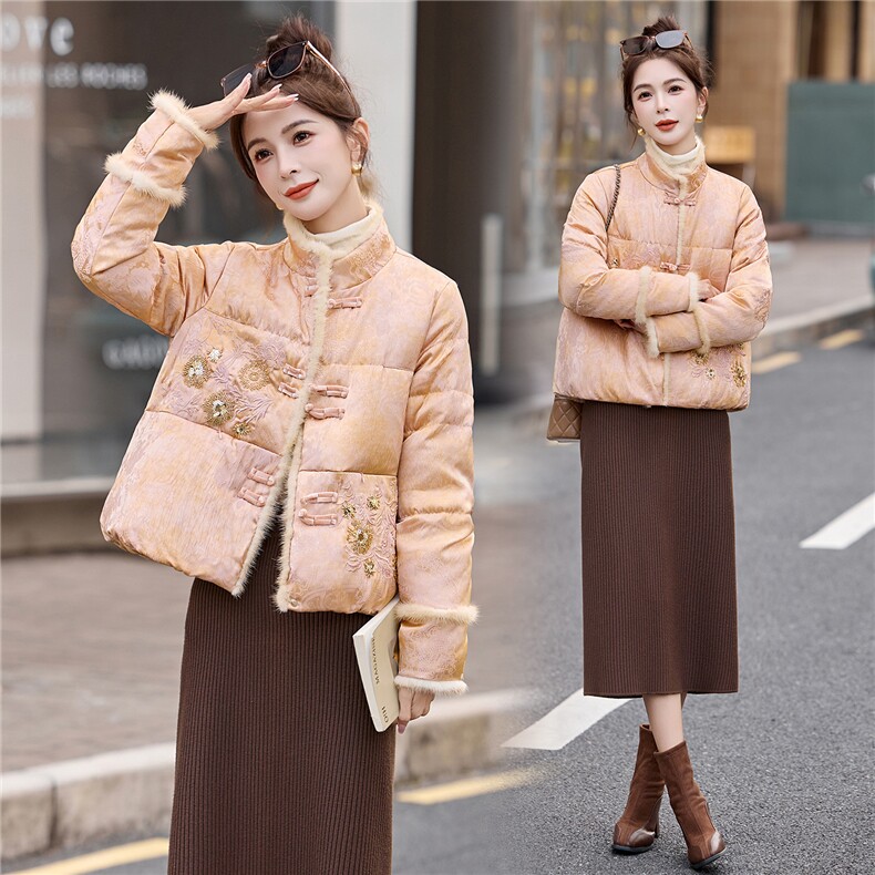 保暖2025年冬季新款刺绣手工穿钻高档拼貂毛边羽绒服,女装羽绒服,布芭啦