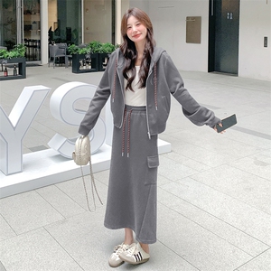 深灰色连帽休闲卫衣套装半身裙女2025年秋季新款休闲运动风两件套图片