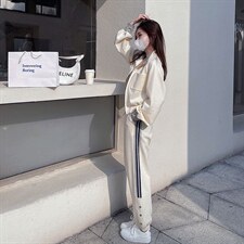 初恋温柔奶杏色2022年春秋新款字母撞色时尚运动休闲套装两件套女，女装运动套装，艾乐芳