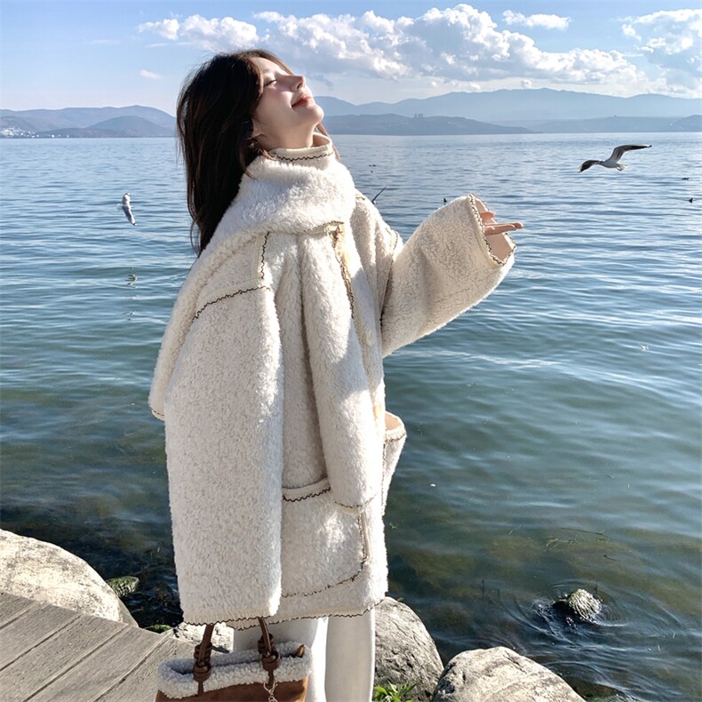 【新年款】冬季新款韩系设计感撞色羊羔毛外套女气质百搭女配围巾,女装皮草,2C159