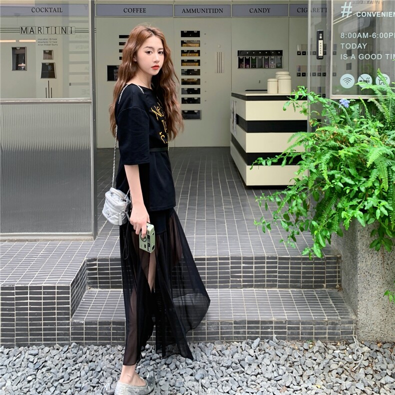 韩系慵懒风黑色设计感t恤配纱裙女夏2025超火休闲减龄连衣裙套装,女装套装/套裙,2C129