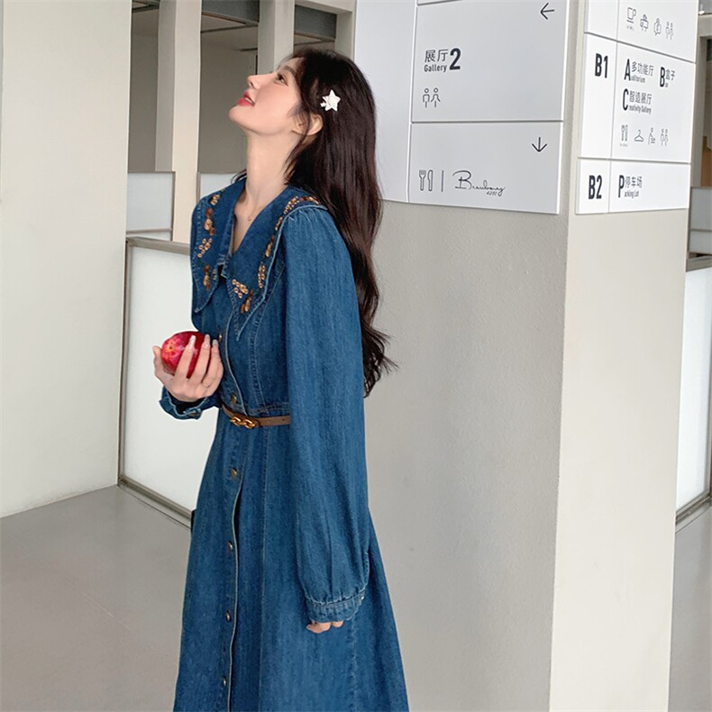 刺绣娃娃领收腰牛仔连衣裙女春秋2025新款甜美流行减龄爆款长裙,女装连衣裙,钱塘布衣